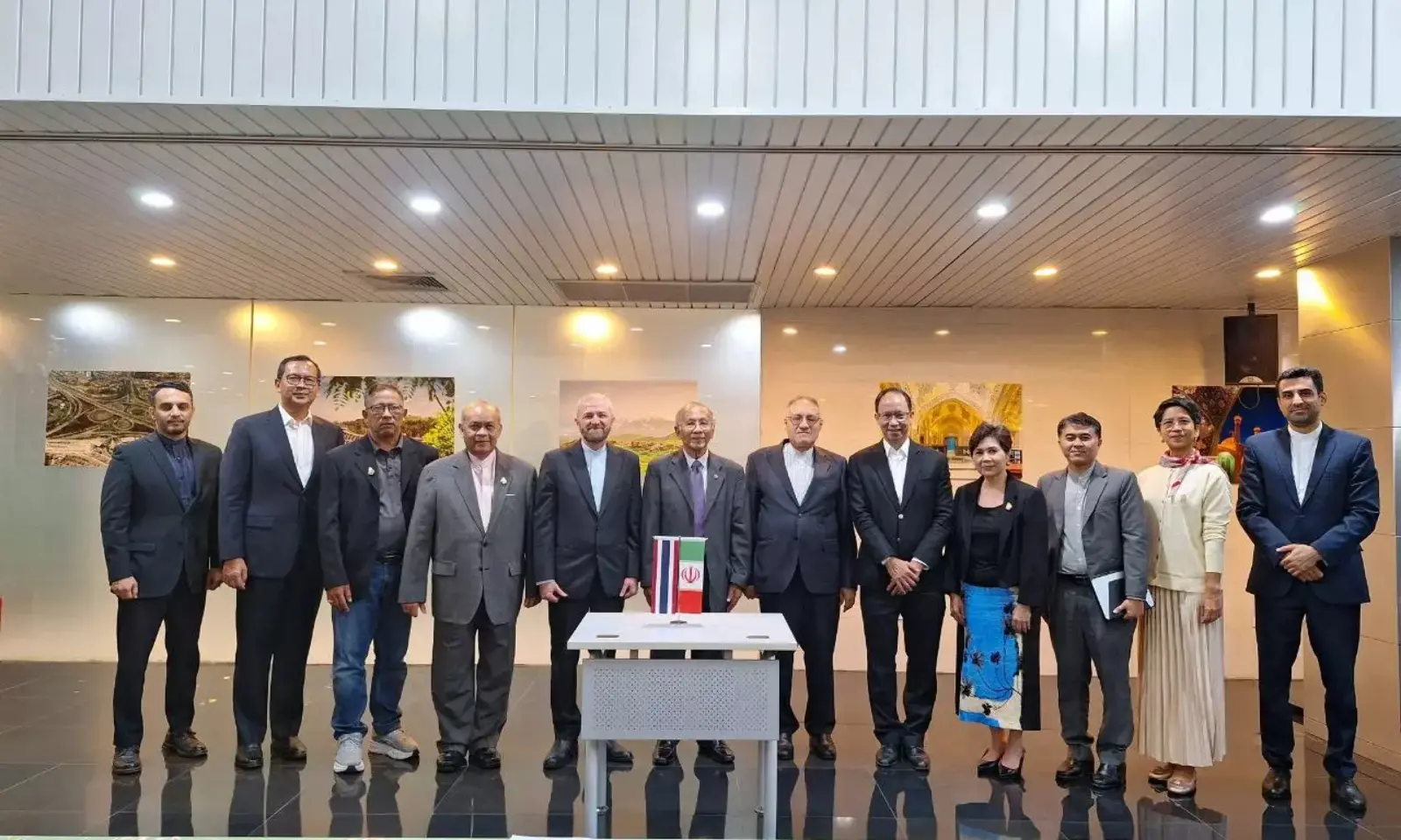 دیدار سفیر جمهوری اسلامی ایران در تایلند با جمعی از نوادگان شیخ احمد قمی